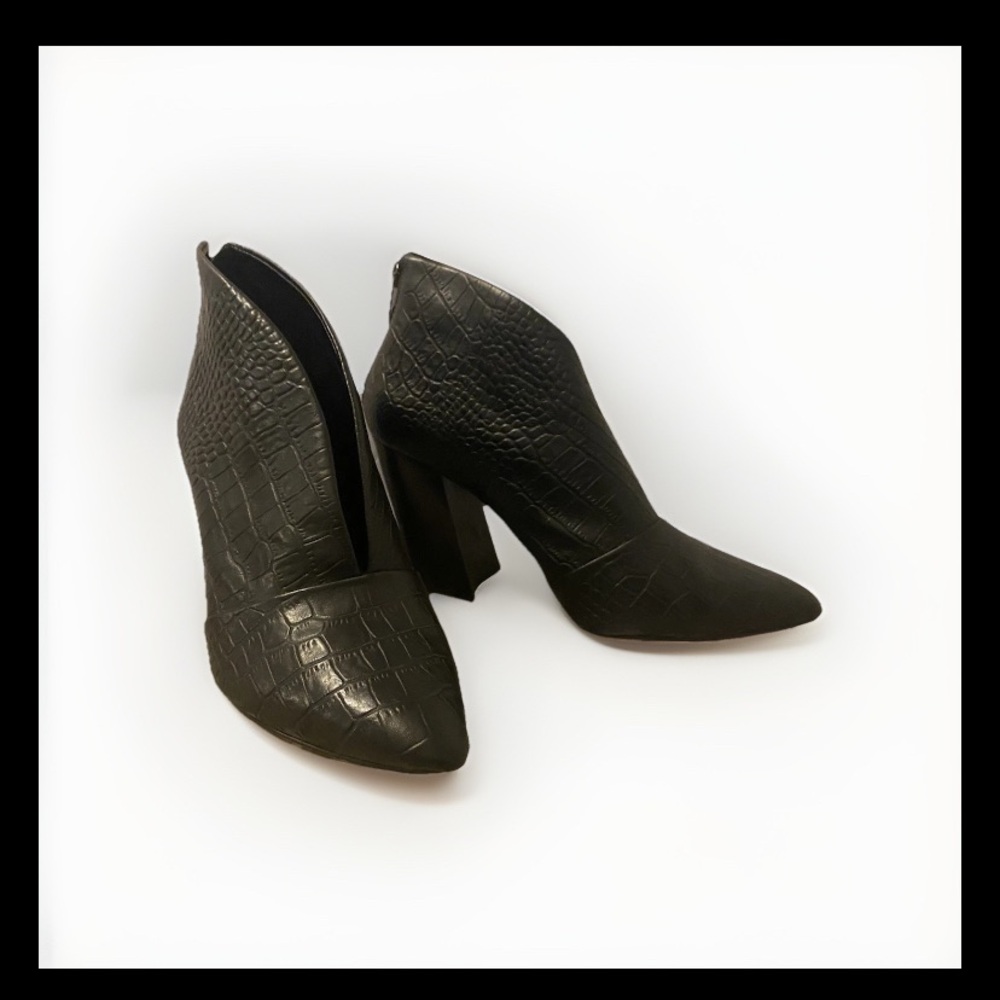 Vince Camuto Elegant Black Crocodile-Embossed Women's booties 8.5